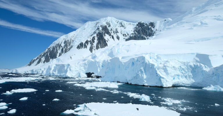 A snow covered mountain