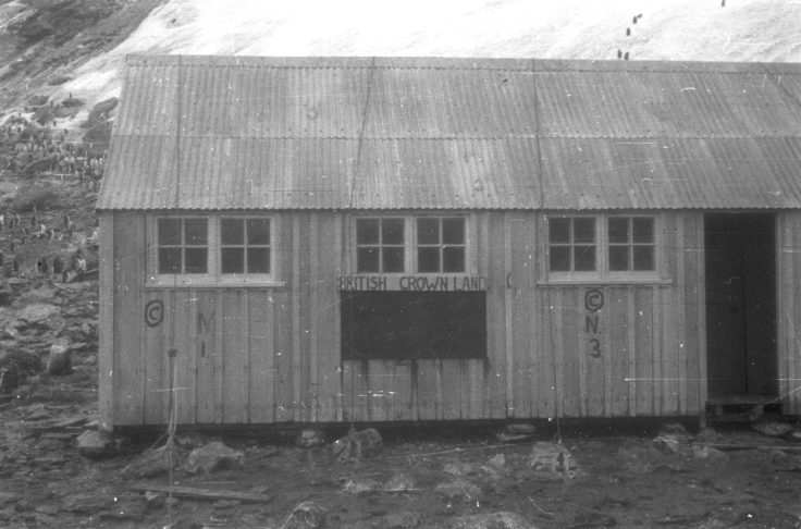 Hut at Sandefjord Bay, 1947-48. (Photographer: Sir Vivian Fuchs; Archives ref: AD6/19/2/E1022/24)