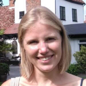 Josephine van Lier smiling in front of a building